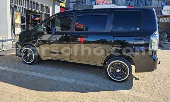 Acheter Occasion Voiture Toyota Voxy Noir à Maseru, Maseru Acheter Occasion Voiture Toyota Voxy Noir à Maseru, Maseru