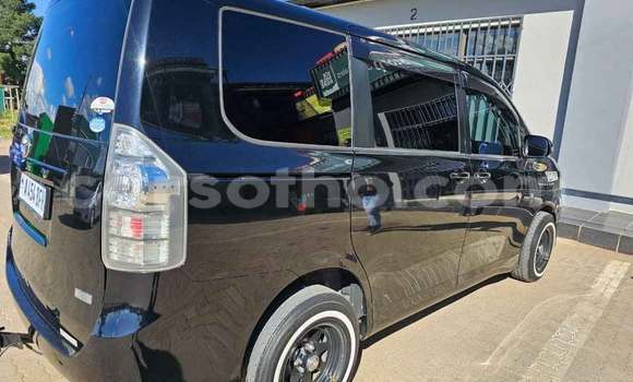 Acheter Occasion Voiture Toyota Voxy Noir à Maseru, Maseru Acheter Occasion Voiture Toyota Voxy Noir à Maseru, Maseru