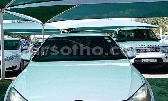 اشتري مستعمل Volkswagen Golf White سيارة في Maseru في Maseru