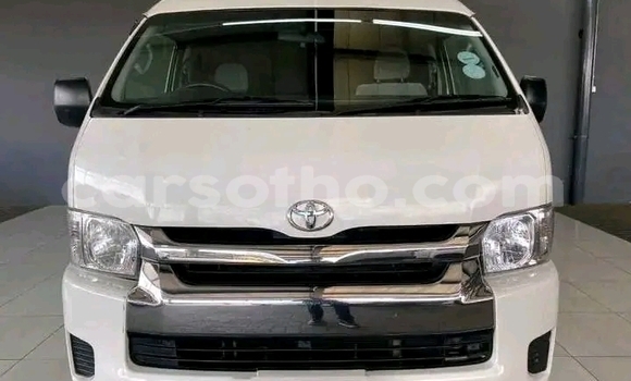 Sayi Na hannu Toyota Grand HiAce White Mota in Maseru a Maseru