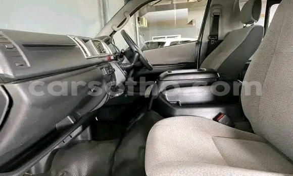 Acheter Occasion Voiture Toyota Grand HiAce Blanc à Maseru, Maseru Acheter Occasion Voiture Toyota Grand HiAce Blanc à Maseru, Maseru