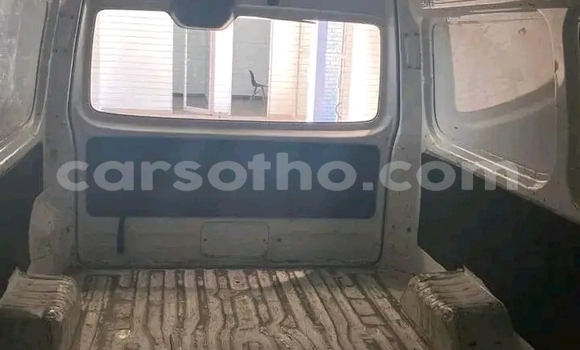 Acheter Occasion Voiture Nissan NV350 Caravan Blanc à Maseru, Maseru Acheter Occasion Voiture Nissan NV350 Caravan Blanc à Maseru, Maseru