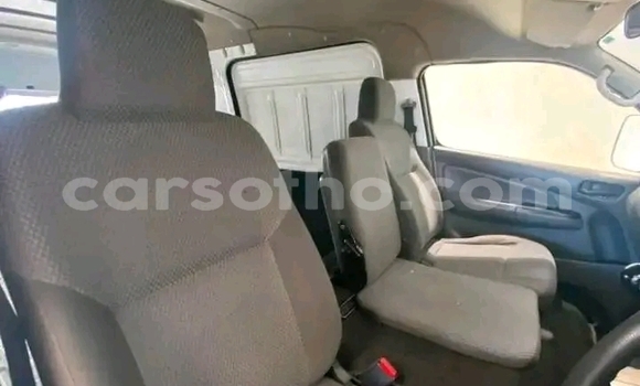 Acheter Occasion Voiture Nissan NV350 Caravan Blanc à Maseru, Maseru Acheter Occasion Voiture Nissan NV350 Caravan Blanc à Maseru, Maseru
