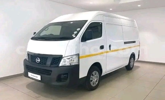 Acheter Occasion Voiture Nissan NV350 Caravan Blanc à Maseru, Maseru Acheter Occasion Voiture Nissan NV350 Caravan Blanc à Maseru, Maseru
