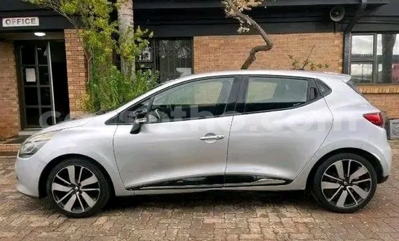 Buy Used Renault Clio Silver Car in Maseru in Maseru Buy Used Renault Clio Silver Car in Maseru in Maseru