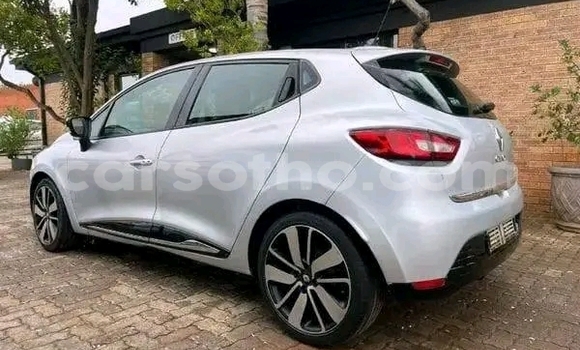 Buy Used Renault Clio Silver Car in Maseru in Maseru Buy Used Renault Clio Silver Car in Maseru in Maseru