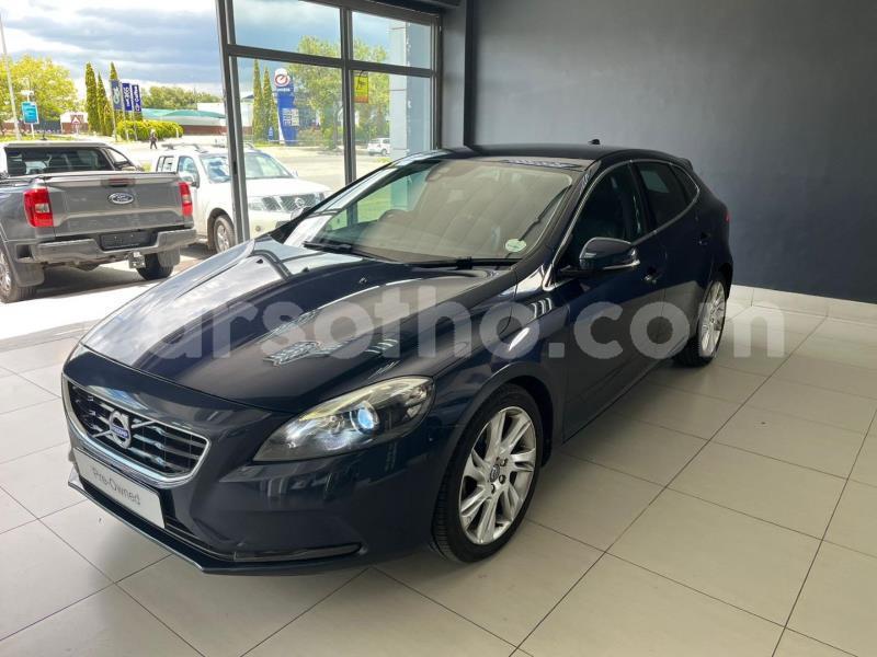 Big with watermark volvo v40 quthing qacha s nek 30999
