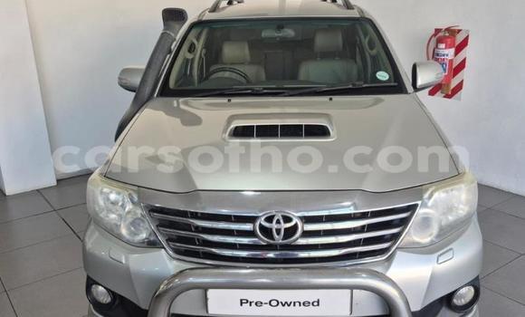Sayi Na hannu Toyota Fortuner White Mota in Maseru a Maseru Sayi Na hannu Toyota Fortuner White Mota in Maseru a Maseru