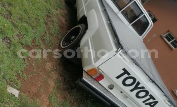 Buy Used Toyota Hilux White Car in Maseru in Maseru Buy Used Toyota Hilux White Car in Maseru in Maseru