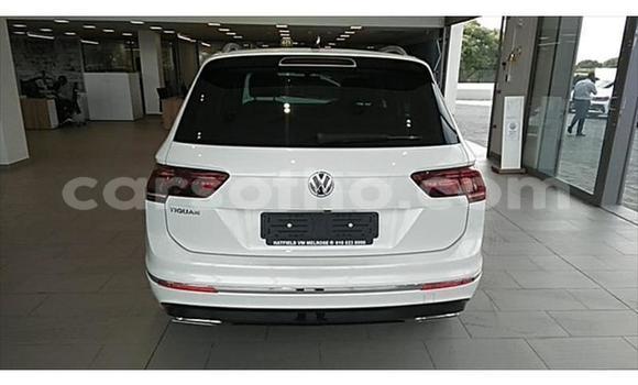 Buy Used Volkswagen Tiguan White Car in Maseru in Maseru Buy Used Volkswagen Tiguan White Car in Maseru in Maseru