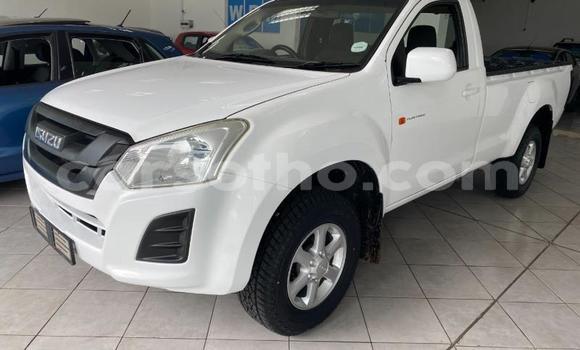 Buy Used Isuzu D–MAX White Car in Maseru in Maseru Buy Used Isuzu D–MAX White Car in Maseru in Maseru
