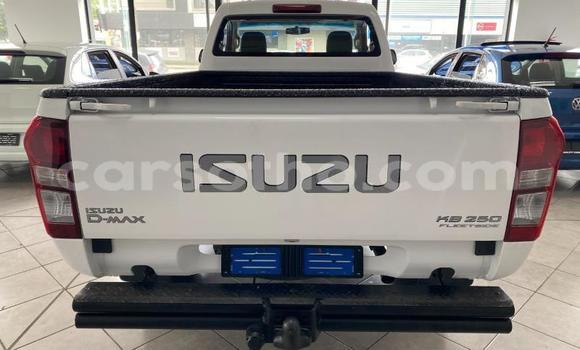 Buy Used Isuzu D–MAX White Car in Maseru in Maseru Buy Used Isuzu D–MAX White Car in Maseru in Maseru