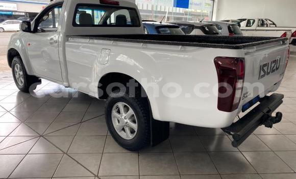 Buy Used Isuzu D–MAX White Car in Maseru in Maseru Buy Used Isuzu D–MAX White Car in Maseru in Maseru