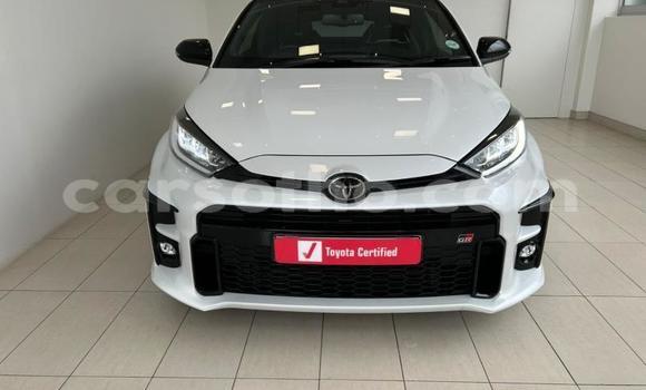 Buy Used Toyota Yaris White Car in Maseru in Maseru