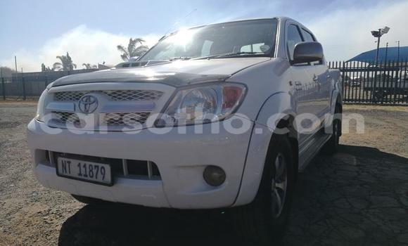 Sayi Na hannu Toyota Hilux White Mota in Maseru a Maseru Sayi Na hannu Toyota Hilux White Mota in Maseru a Maseru