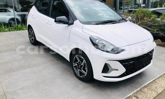 Buy Used Hyundai i10 White Car in Maseru in Maseru