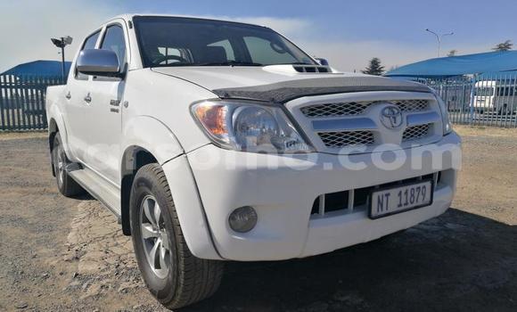 Sayi Na hannu Toyota Hilux White Mota in Maseru a Maseru Sayi Na hannu Toyota Hilux White Mota in Maseru a Maseru