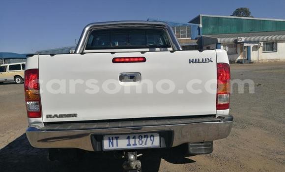 Sayi Na hannu Toyota Hilux White Mota in Maseru a Maseru Sayi Na hannu Toyota Hilux White Mota in Maseru a Maseru