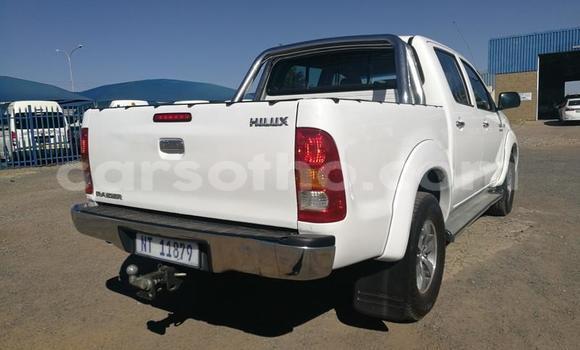 Sayi Na hannu Toyota Hilux White Mota in Maseru a Maseru Sayi Na hannu Toyota Hilux White Mota in Maseru a Maseru