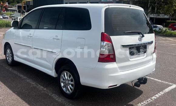 اشتري مستعمل Toyota Innova White سيارة في Maseru في Maseru اشتري مستعمل Toyota Innova White سيارة في Maseru في Maseru