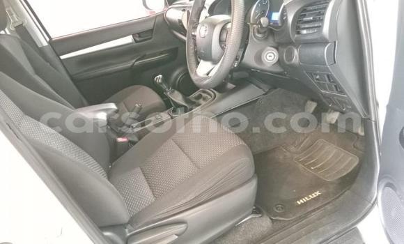اشتري مستعمل Toyota Hilux White سيارة في Maseru في Maseru اشتري مستعمل Toyota Hilux White سيارة في Maseru في Maseru