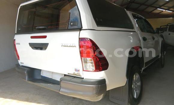 اشتري مستعمل Toyota Hilux White سيارة في Maseru في Maseru اشتري مستعمل Toyota Hilux White سيارة في Maseru في Maseru