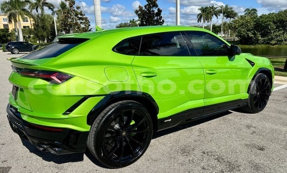 Buy Used Lamborghini Urus Green Car in Maputsoa in Leribe Buy Used Lamborghini Urus Green Car in Maputsoa in Leribe