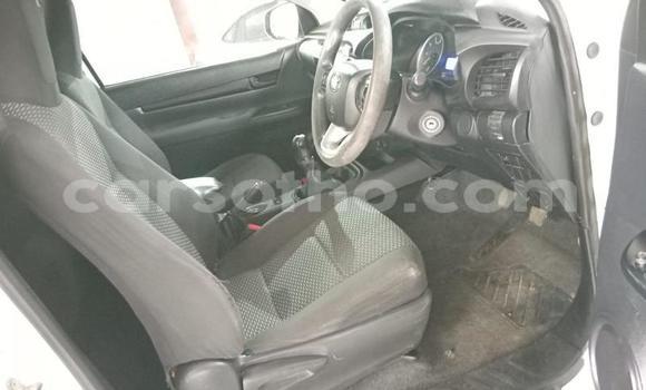 اشتري مستعمل Toyota Hilux White سيارة في Maseru في Maseru اشتري مستعمل Toyota Hilux White سيارة في Maseru في Maseru