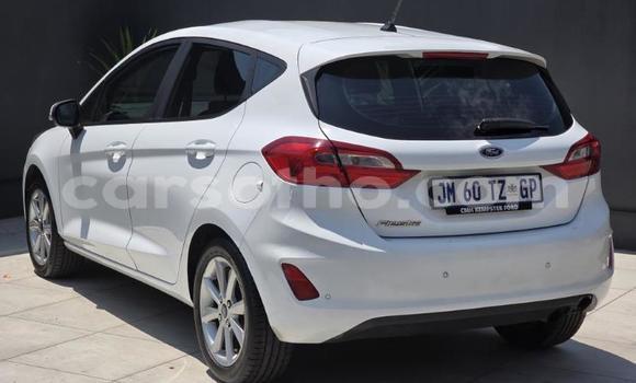 اشتري مستعمل Ford Fiesta White سيارة في Maseru في Maseru اشتري مستعمل Ford Fiesta White سيارة في Maseru في Maseru