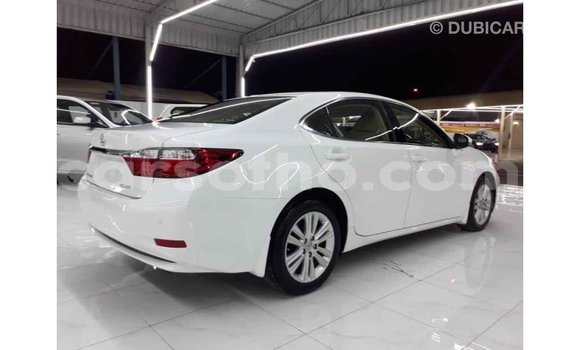 Acheter Import Voiture Lexus ES Blanc à Import - Dubai, Maseru Acheter Import Voiture Lexus ES Blanc à Import - Dubai, Maseru