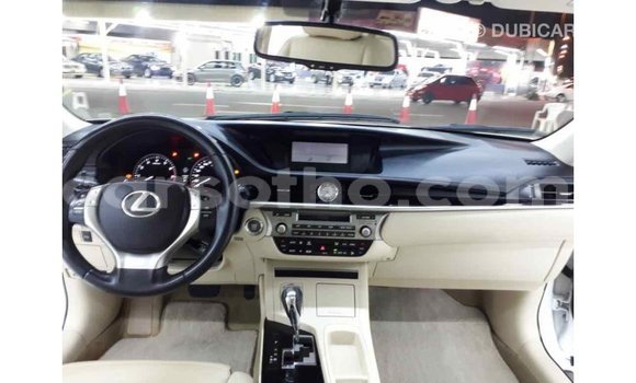 Acheter Import Voiture Lexus ES Blanc à Import - Dubai, Maseru Acheter Import Voiture Lexus ES Blanc à Import - Dubai, Maseru
