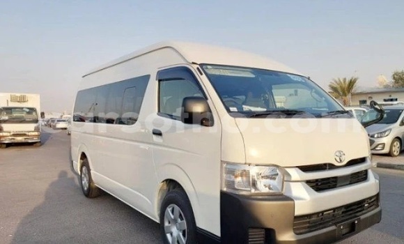Buy Used Toyota Hiace White Car in Maputsoe in Leribe Buy Used Toyota Hiace White Car in Maputsoe in Leribe
