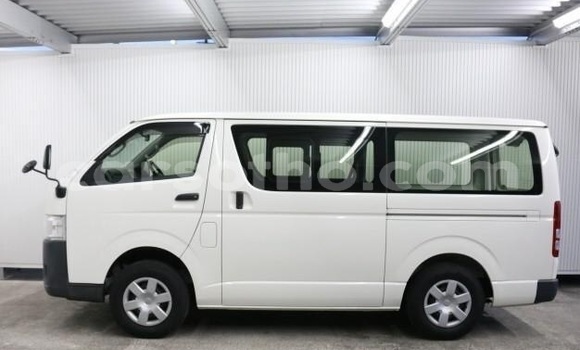 Buy Used Toyota Hiace White Car in Maputsoe in Leribe Buy Used Toyota Hiace White Car in Maputsoe in Leribe
