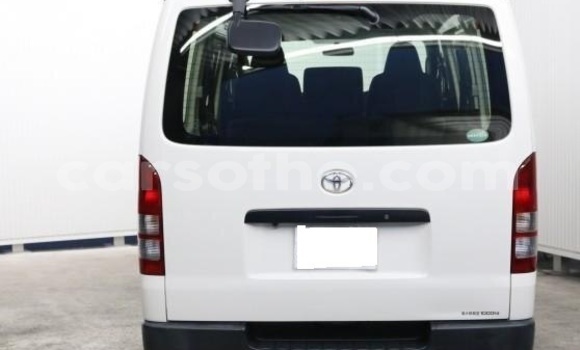 Buy Used Toyota Hiace White Car in Maputsoe in Leribe Buy Used Toyota Hiace White Car in Maputsoe in Leribe