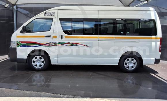 Sayi Na hannu Toyota Hiace White Mota in Mohale's Hoek a Mohale's Hoek Sayi Na hannu Toyota Hiace White Mota in Mohale's Hoek a Mohale's Hoek