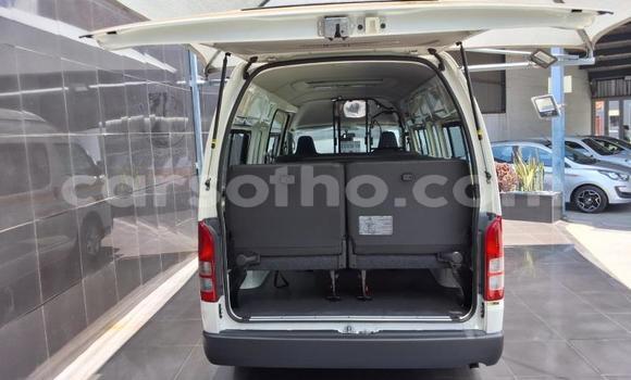 Sayi Na hannu Toyota Hiace White Mota in Mohale's Hoek a Mohale's Hoek Sayi Na hannu Toyota Hiace White Mota in Mohale's Hoek a Mohale's Hoek