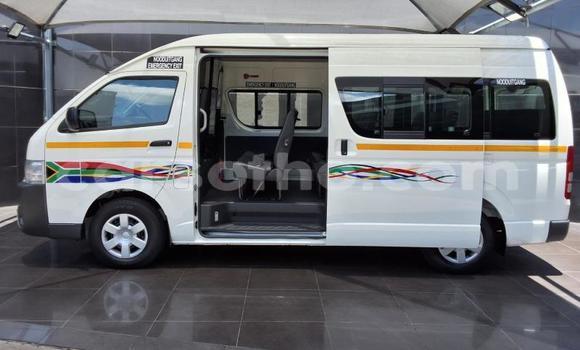 Sayi Na hannu Toyota Hiace White Mota in Mohale's Hoek a Mohale's Hoek Sayi Na hannu Toyota Hiace White Mota in Mohale's Hoek a Mohale's Hoek