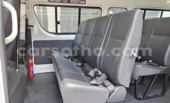 Sayi Na hannu Toyota Hiace White Mota in Mohale's Hoek a Mohale's Hoek Sayi Na hannu Toyota Hiace White Mota in Mohale's Hoek a Mohale's Hoek