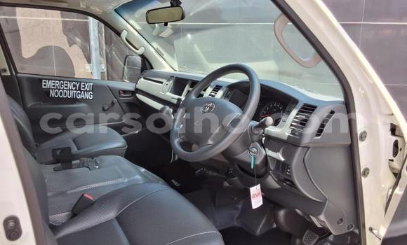 Sayi Na hannu Toyota Hiace White Mota in Mohale's Hoek a Mohale's Hoek Sayi Na hannu Toyota Hiace White Mota in Mohale's Hoek a Mohale's Hoek