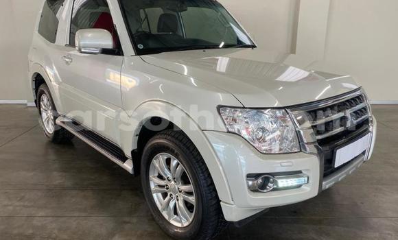 Sayi Na hannu Mitsubishi Pajero White Mota in Maseru a Maseru Sayi Na hannu Mitsubishi Pajero White Mota in Maseru a Maseru