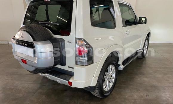 Sayi Na hannu Mitsubishi Pajero White Mota in Maseru a Maseru Sayi Na hannu Mitsubishi Pajero White Mota in Maseru a Maseru