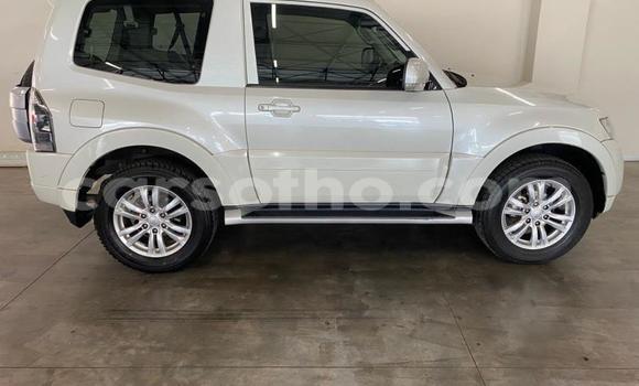 Sayi Na hannu Mitsubishi Pajero White Mota in Maseru a Maseru Sayi Na hannu Mitsubishi Pajero White Mota in Maseru a Maseru