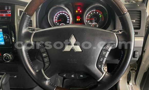 Sayi Na hannu Mitsubishi Pajero White Mota in Maseru a Maseru Sayi Na hannu Mitsubishi Pajero White Mota in Maseru a Maseru
