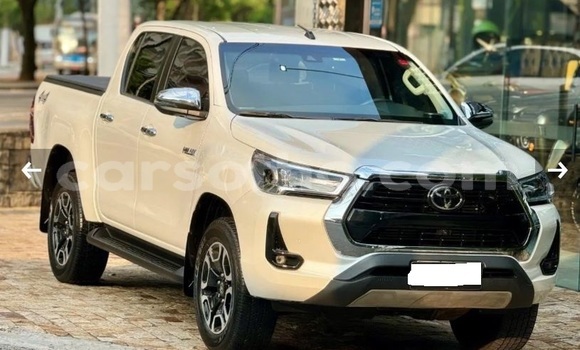 Buy Used Toyota Hilux White Car in Maseru in Maseru