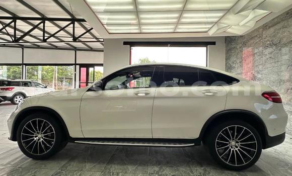 Sayi Na hannu Mercedes-Benz GLC 250D White Mota in Maseru a Maseru Sayi Na hannu Mercedes-Benz GLC 250D White Mota in Maseru a Maseru