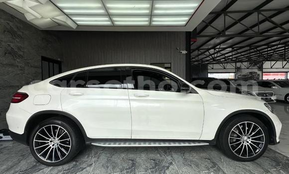Sayi Na hannu Mercedes-Benz GLC 250D White Mota in Maseru a Maseru Sayi Na hannu Mercedes-Benz GLC 250D White Mota in Maseru a Maseru