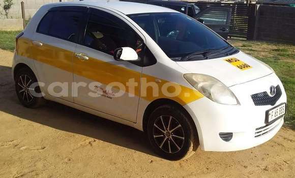 Sayi Na hannu Toyota Vitz Silver Mota in Maseru a Maseru Sayi Na hannu Toyota Vitz Silver Mota in Maseru a Maseru