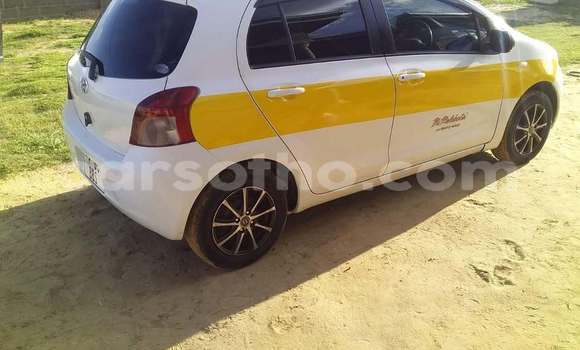 Sayi Na hannu Toyota Vitz Silver Mota in Maseru a Maseru Sayi Na hannu Toyota Vitz Silver Mota in Maseru a Maseru