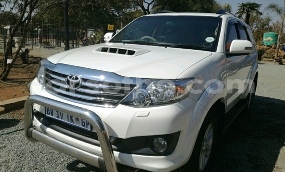 اشتري مستعمل Toyota Fortuner White سيارة في Maseru في Maseru اشتري مستعمل Toyota Fortuner White سيارة في Maseru في Maseru