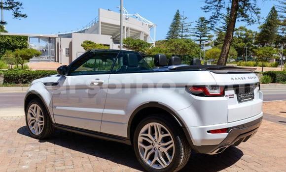 Sayi Na hannu Land Rover Range Rover White Mota in Maseru a Maseru Sayi Na hannu Land Rover Range Rover White Mota in Maseru a Maseru